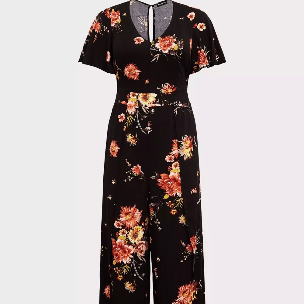 TORRID Floral Jumpsuit Black Challis Tulip Leg Flowy Size 1

Elegant jumpsuit